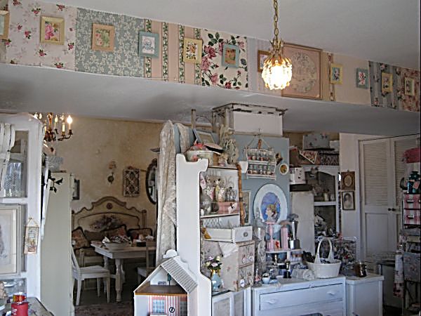 Wallpapered soffit 036