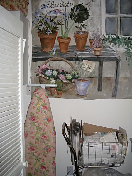 Storage room and leftovers to sell 067