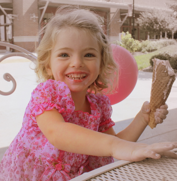 Pink ice cream 040