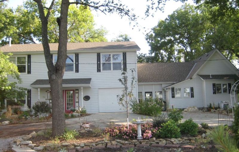 Front of the house 007