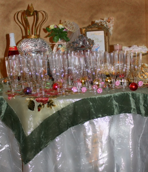 Table with skirt