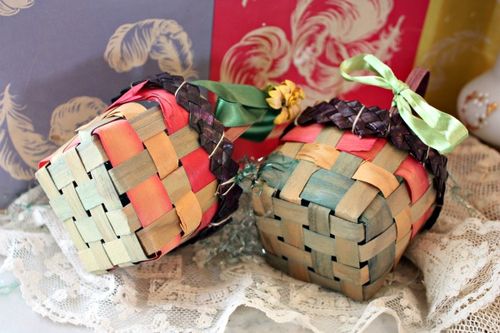 Banner and baskets 008