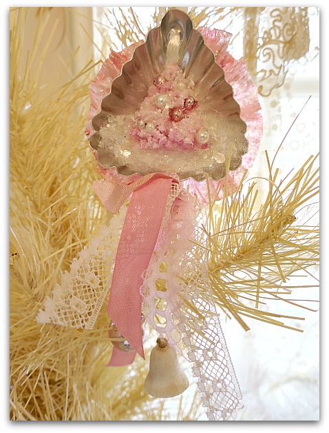 Book and tree tassel 005
