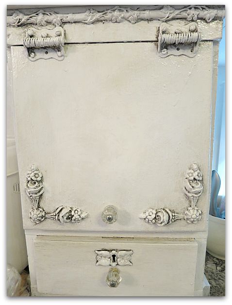Cabinet 002