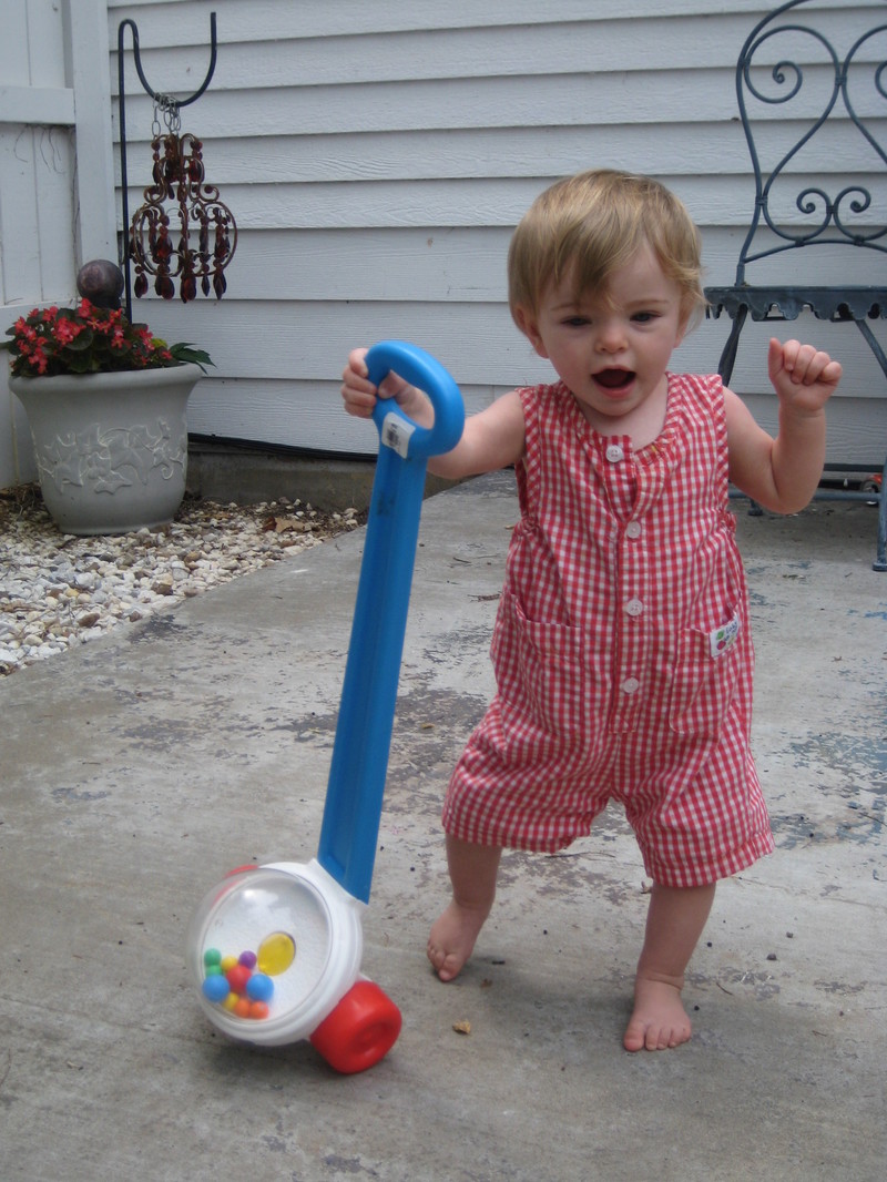 Leeandra_with_push_toy_003