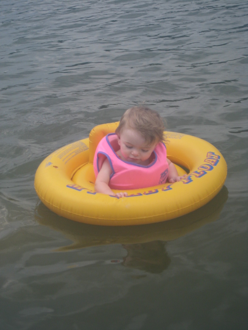 Leelees_first_swim_in_the_lake_002
