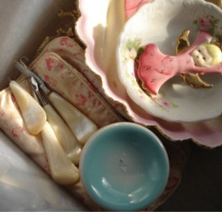 Mother_of_pearl_vanity_set