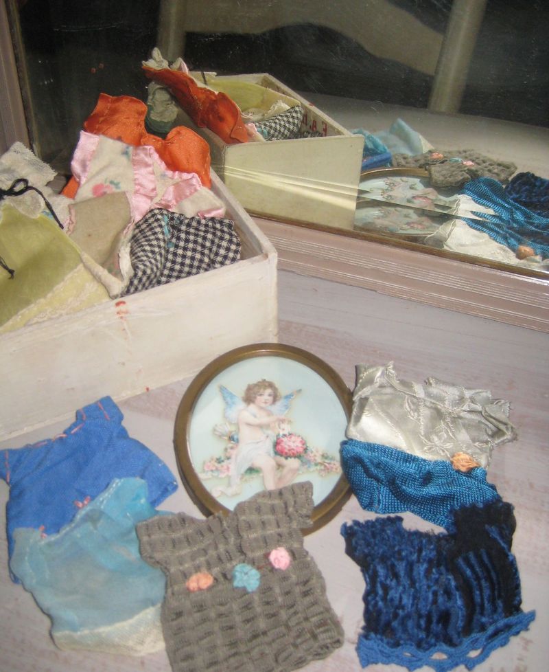 Old_doll_clothes_001