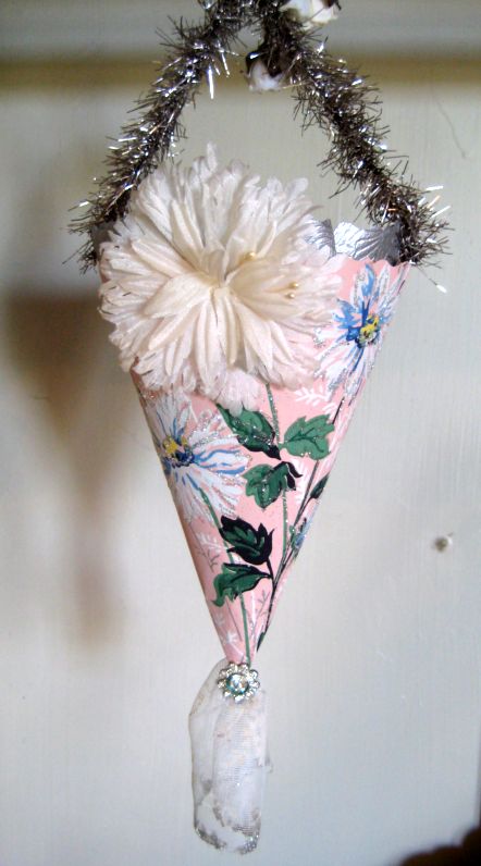 Xmas_cones_003