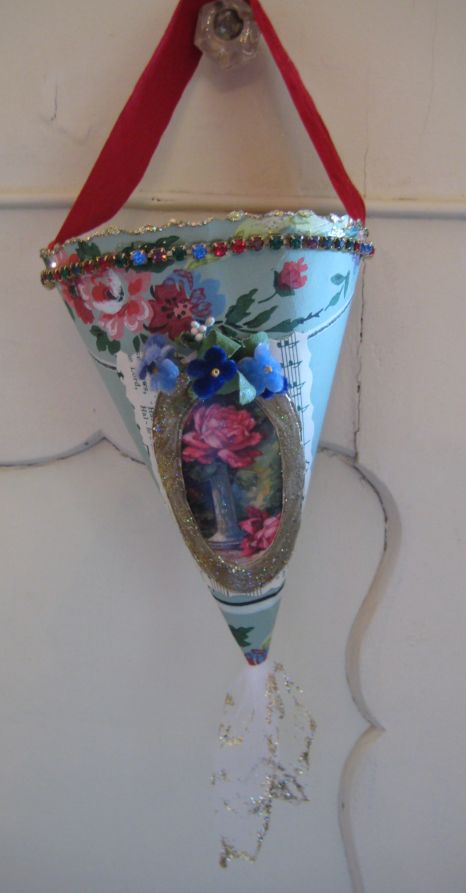 Xmas_cones_037